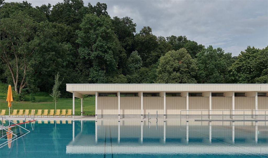 Das Stuttgarter Architekturbüro ASP hat in Biberach an der Riß ein Freibad gebaut.