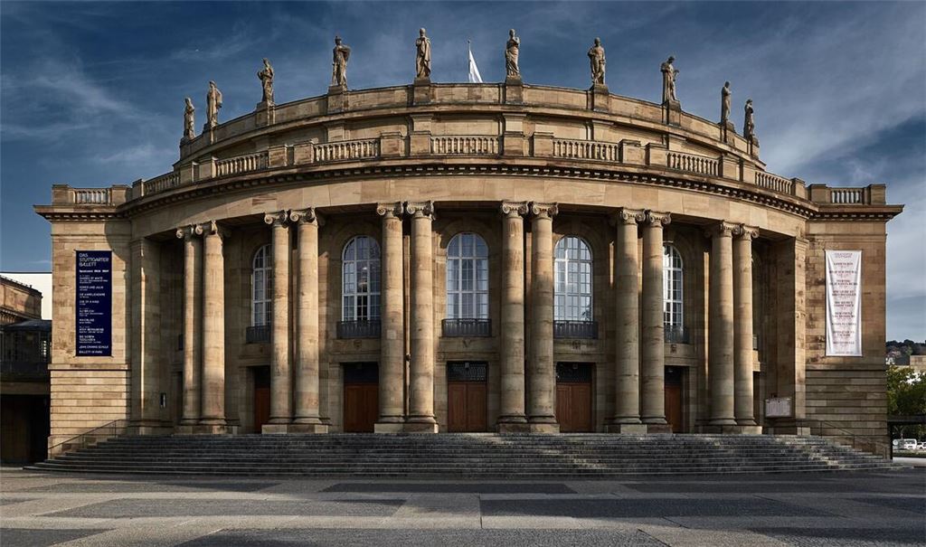 Das Stuttgarter Opernhaus am Eckensee