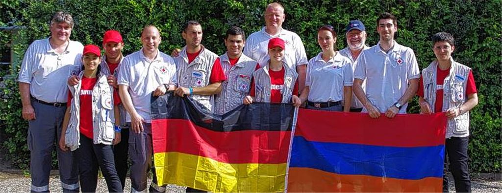 Das Team aus Maulbronn und die Mannschaft des armenischen Roten Kreuzes bei der gemeinsamen Vorbereitung.