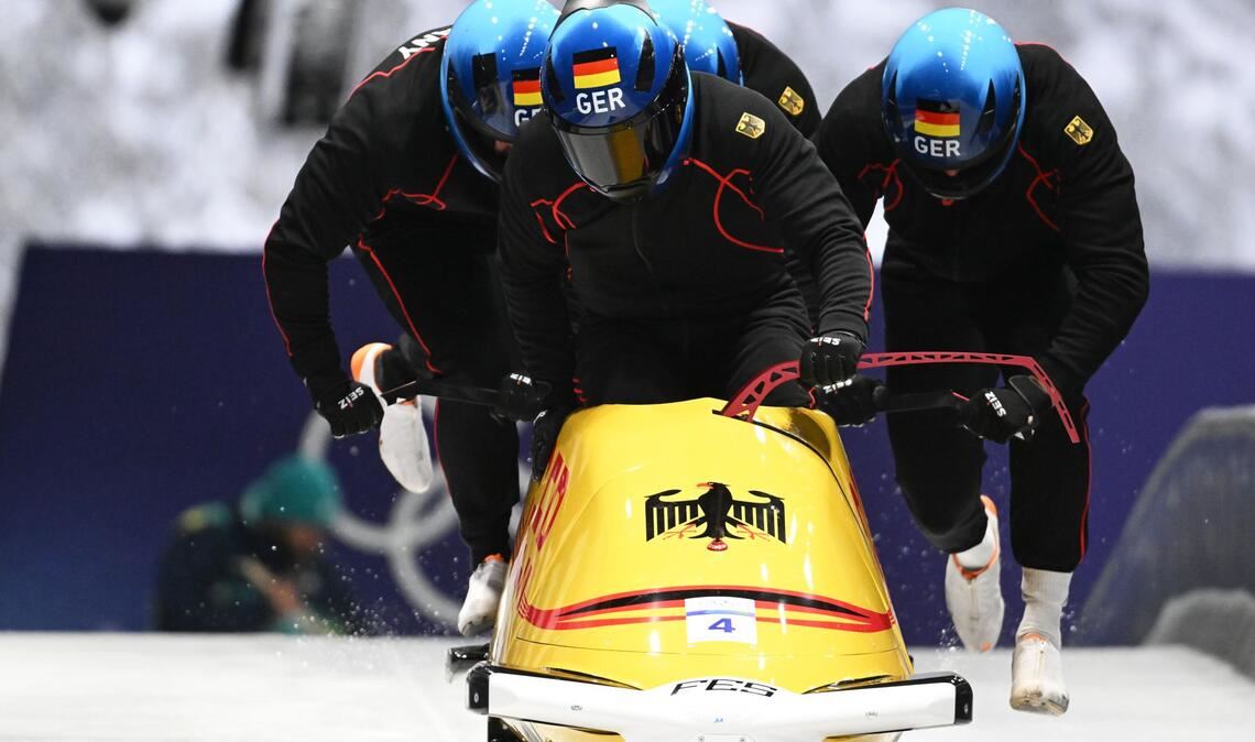 Das Team von Adam Ammour beim Viererbob-Training in Cortina d’Ampezzo.