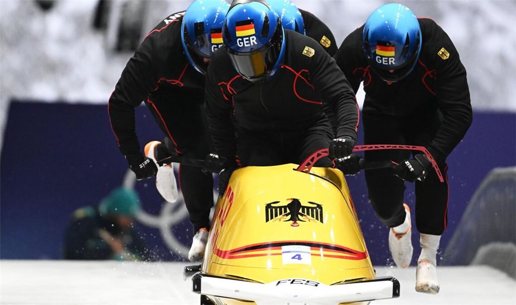 Das Team von Adam Ammour beim Viererbob-Training in Cortina d’Ampezzo.
