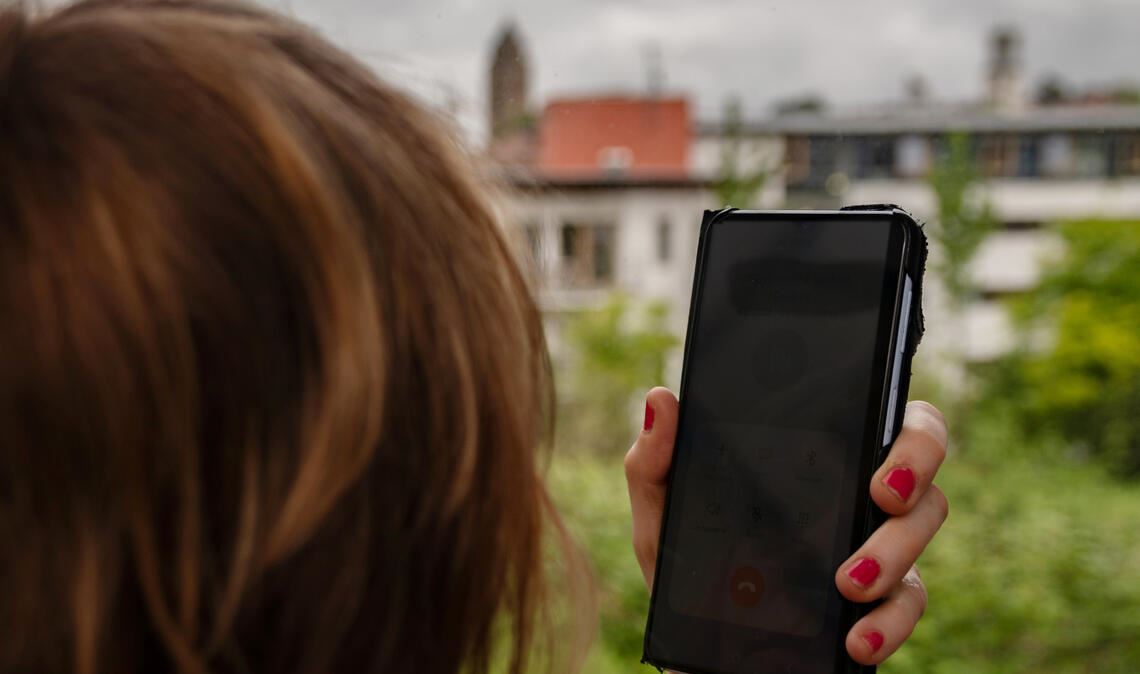 Das Telefon ist ein wichtiges Kommunikationsmittel, doch mitunter sind Betrüger am Apparat. Foto: Fotomoment