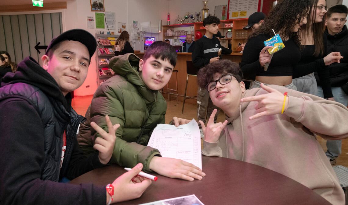 Das „Thekenteam“ startet beim Musik-Quiz. Foto: Fotomoment