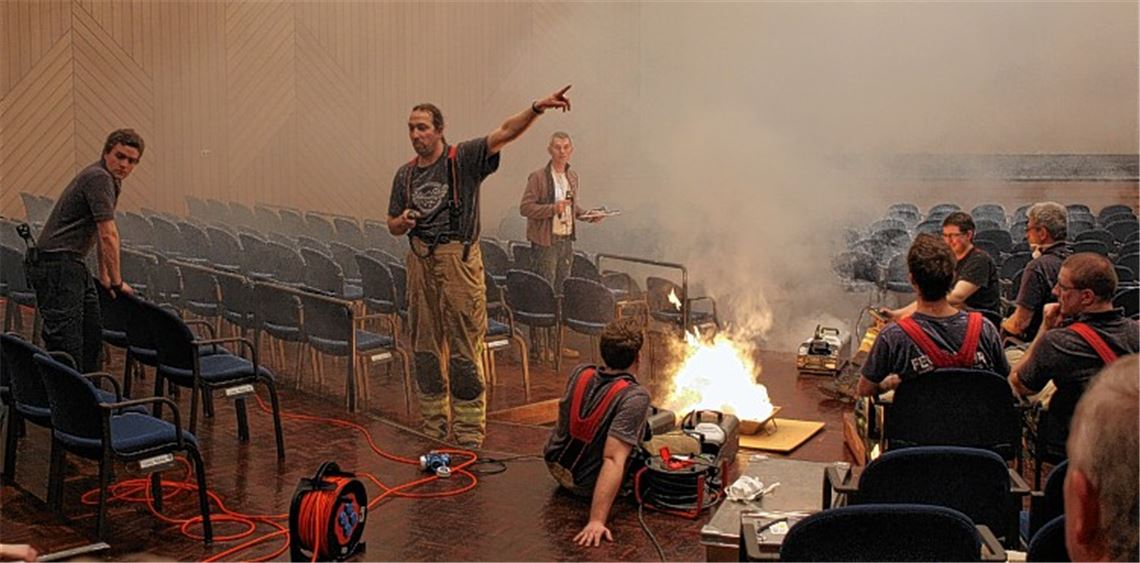 Das Thema Brandschutz, hier ein Bild von einem im April durchgeführten Verrauchungsversuch, würde bei einer Mühlehof-Sanierung „erhebliche Investitionen“ erfordern.
