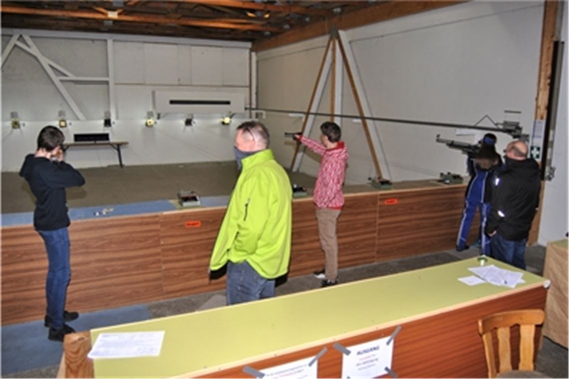 Das Training mit Abstand und Schutzmasken hat laut dem VfS Knittlingen zuletzt gut funktioniert. Umso enttäuschter sind die Verantwortlichen über den erneuten Lockdown im Sport.Foto: Haller