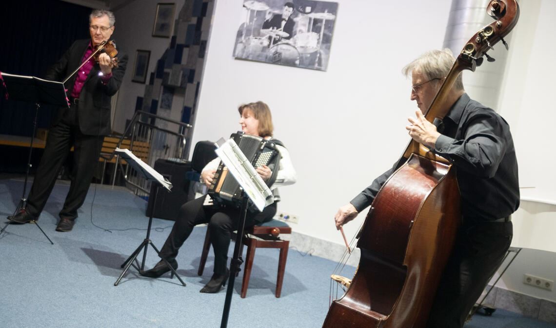 Trio überzeugt mit nicht alltäglicher Besetzung Das Trio Via Mix spielte beim Neujahrskonzert der Musikschule Gutmann. Foto: Fotomoment