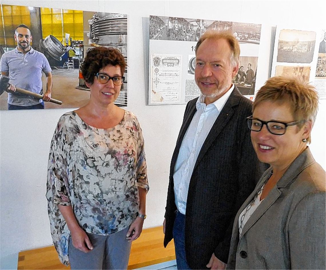 Menschen sorgen für den Glanz des Schmucks