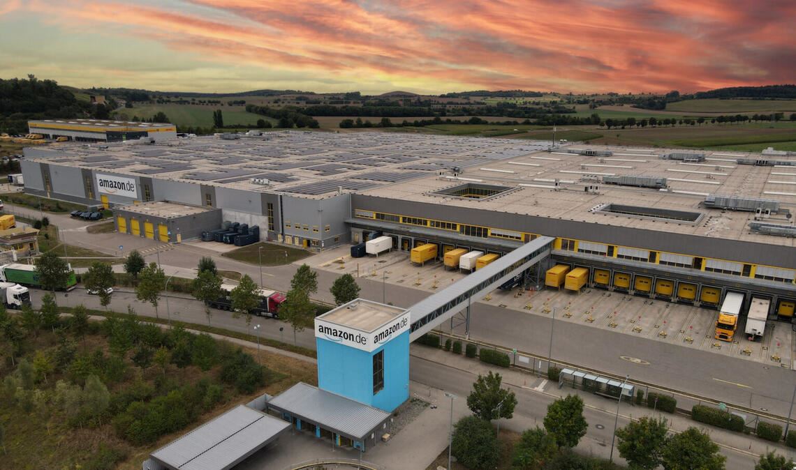 Das Unternehmen will im Zuge der Erweiterung und Modernisierung des Standorts auch neue Arbeitsplätze schaffen. Fotos: Amazon