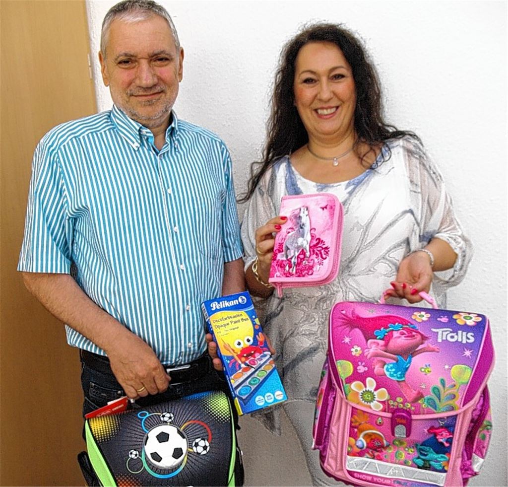 Tafel bekommt Ranzen und Mäppchen