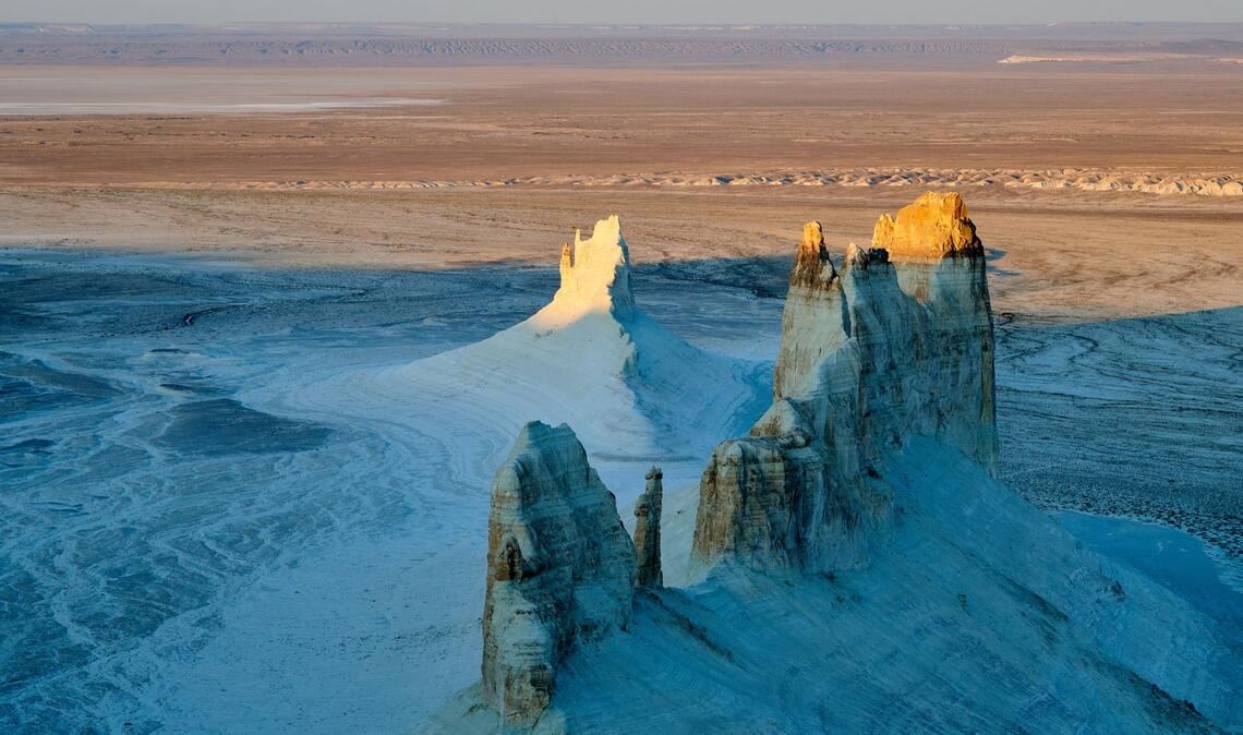 Das Ustyurt Plateau in Kasachstan ist der trockene  Grund eines einst gewaltigen trockenen Ozeans – Neotethys.