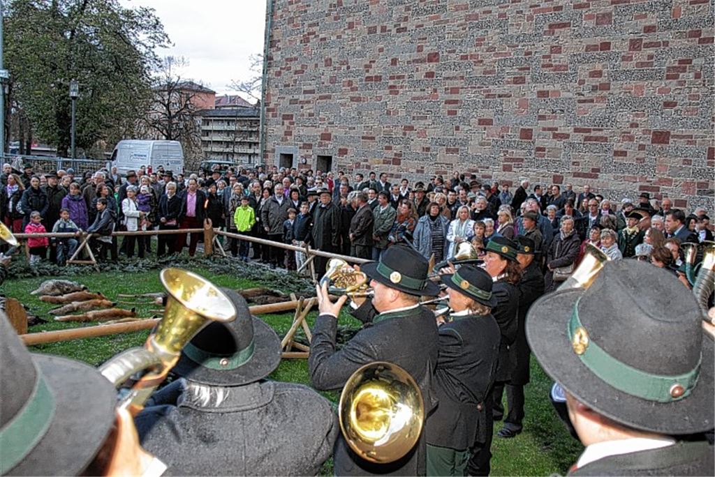 Das Verblasen der Jagdstrecke.