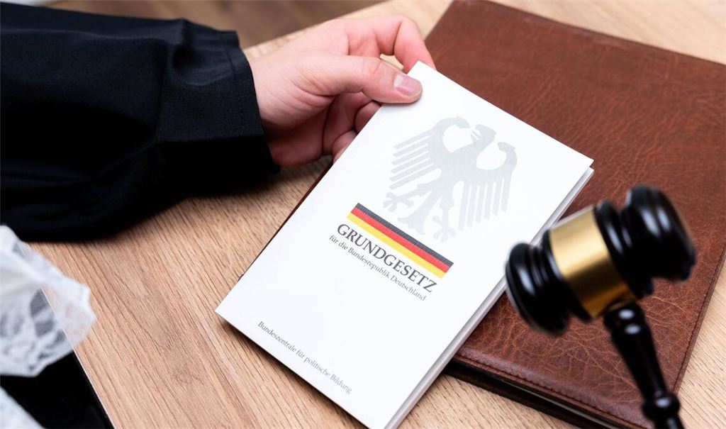 Das Vertrauen in Institutionen wie Wissenschaft und Polizei ist nach wie vor hoch.