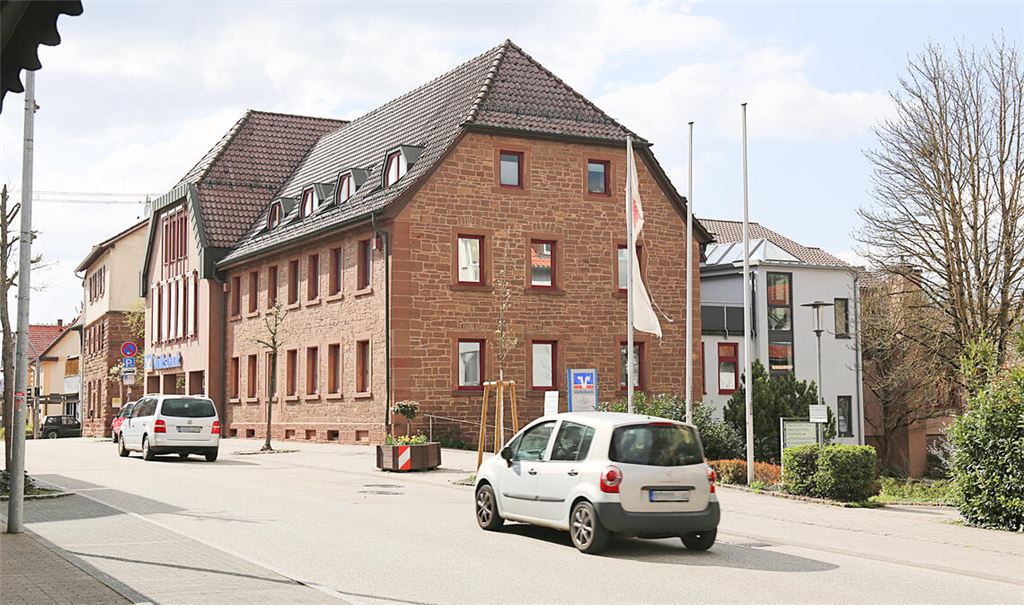 Das „Voba“-Gebäude an der Frankfurter Straße gehört der Stadt. Der Gemeinderat hat jetzt das Aufbruchsignal für umfangreiche Umbaumaßnahmen gegeben. Foto: Archiv