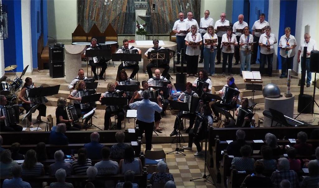 Das Vokalensemble Georgsgeyer und die Akkordeongemeinschaft BrackSon. Foto: Müller