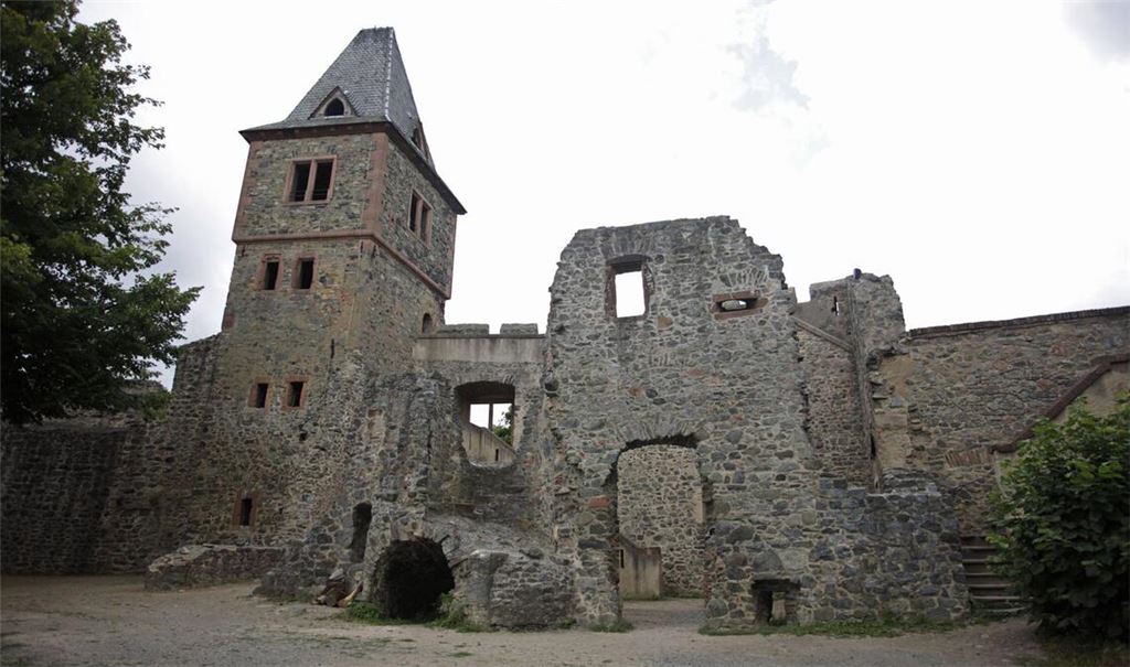 Das Vorbild von Mary Shelleys Horrorhelden Dr. 
 Frankenstein lebte auf Burg Frankenstein im hessischen Odenwald.