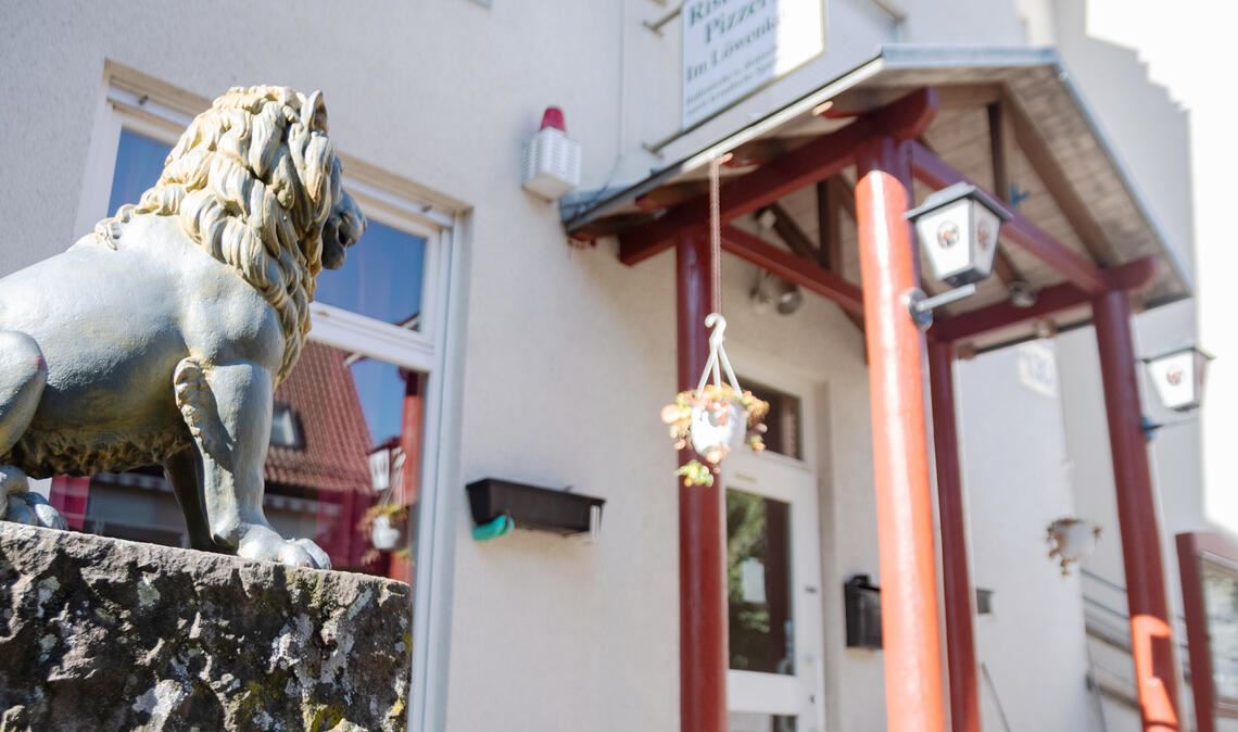 Das Wappentier des Löwenkellers begrüßt bald keine Gäste mehr. Foto: Fotomoment