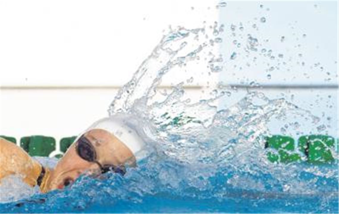 Das Wasserspritzt, Silke Lippok ist in ihrem Element. Die 16-jährige Schwimmerin hat bei der Europameisterschaft für Aufsehen gesorgt  die Pforzheimerin holte drei Medaillen. Foto: dpa