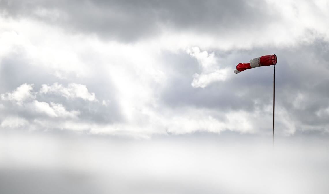 Das Wetter bleibt stürmisch - vor allem an der Küste und auf den Bergen.