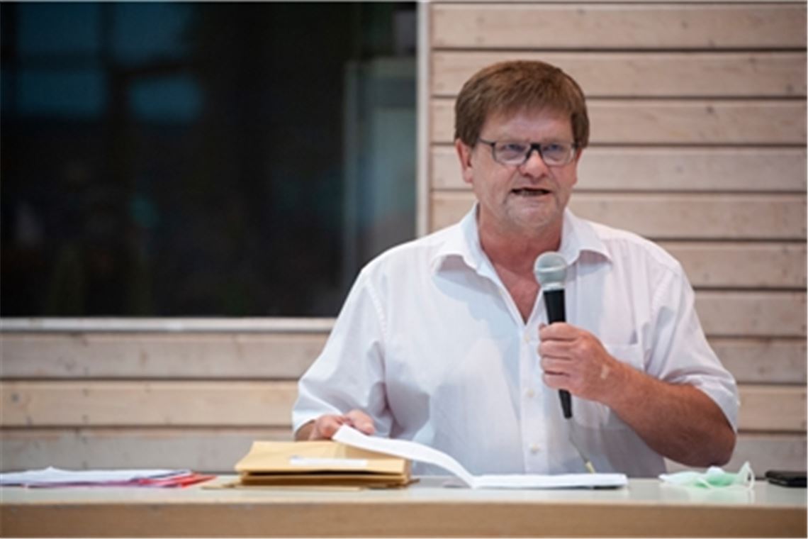 Das Wiernsheimer Rathaus hat für seine Bürger auf einen weitestgehend kontaktlosen Betrieb umgestellt, weil bei Bürgermeister Karlheinz Oehler (Foto) das Coronavirus nachgewiesen wurde. Fotos: Fotomoment
