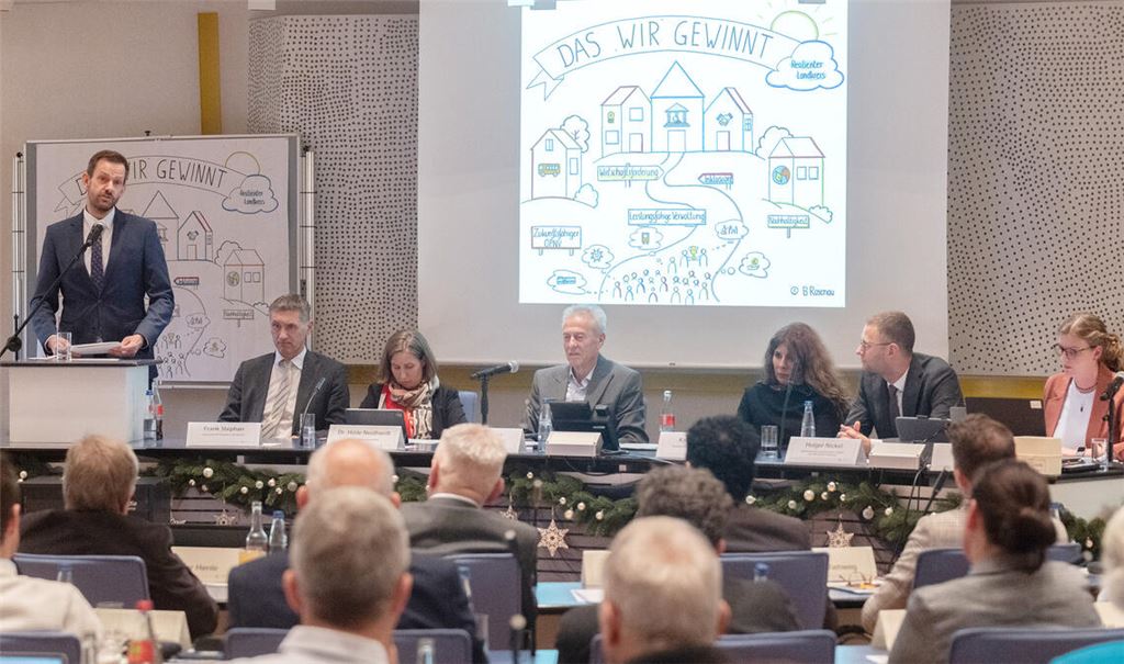 „Das Wir gewinnt“ – unter dieses Motto hat Landrat Bastian Rosenau seine Bewerbungsrede im Kreistag gestellt – und damit den richtigen Nerv getroffen. Fotos: Fotomoment