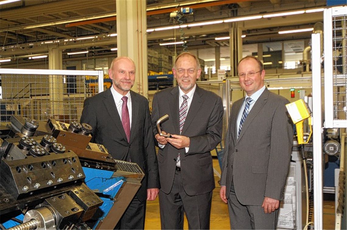 Das Witzenmann-Management mit Gerhard Flöck (v.l.), Hans-Eberhard Koch und Andreas Kämpfe verweist auf die hohe Kompetenz des Unternehmens auch als Zulieferer für den Fahrzeugbau. 