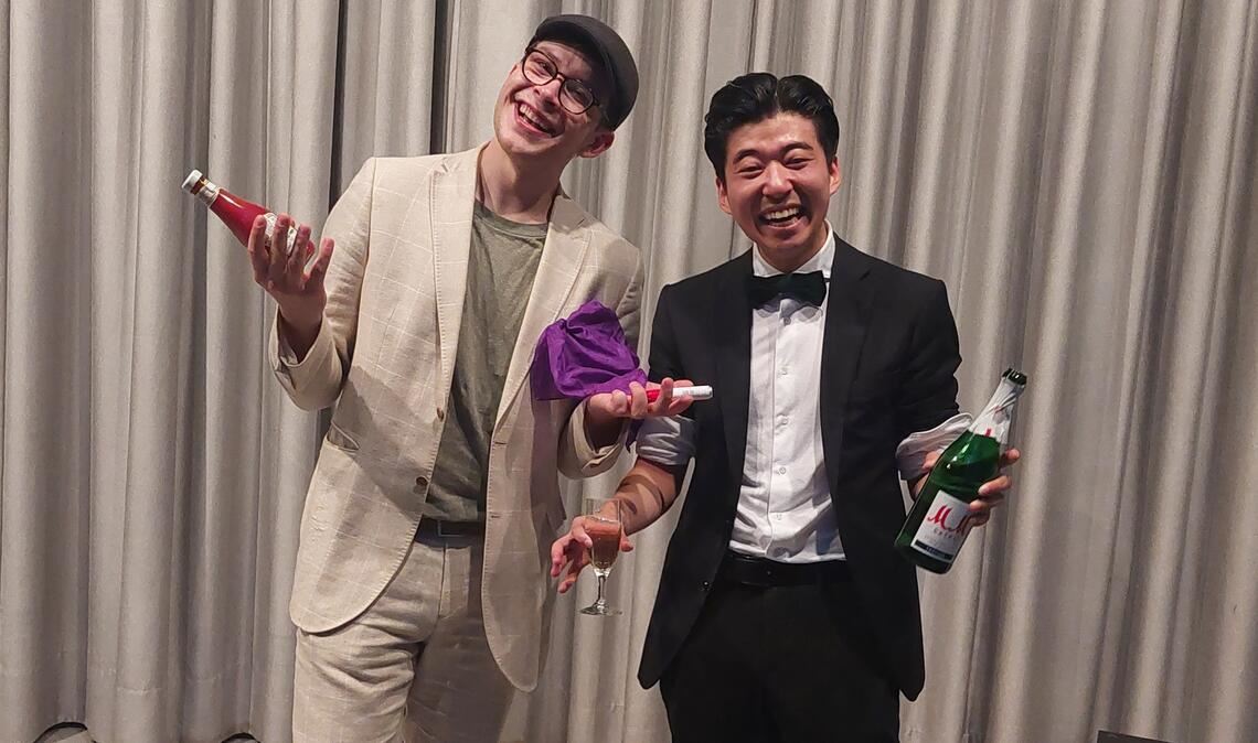 Das Zauberer-Duo Tatto Ota (re.) und Henri Hainz. Foto: Ehrenberg