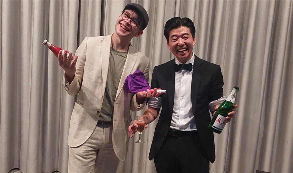 Das Zauberer-Duo Tatto Ota (re.) und Henri Hainz. Foto: Ehrenberg