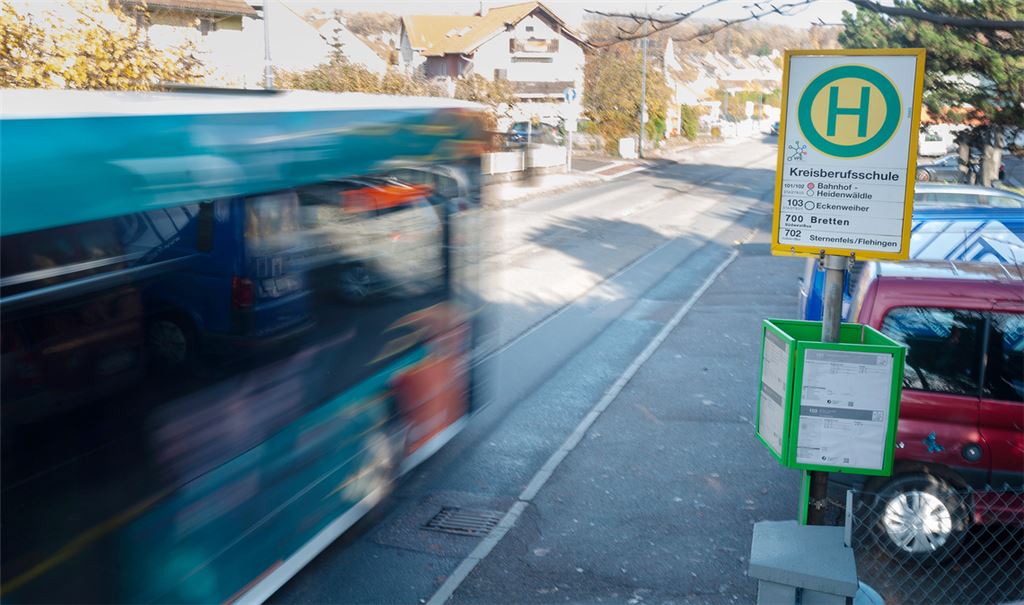 Das Ziel Barrierefreiheit ist an vielen Bushaltestellen im Enzkreis noch nicht erreicht. Foto: Fotomoment