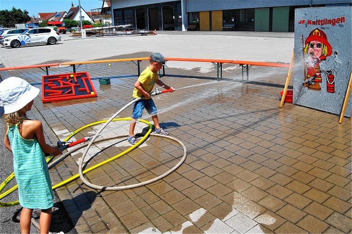 Besucher trotzen der Hitze