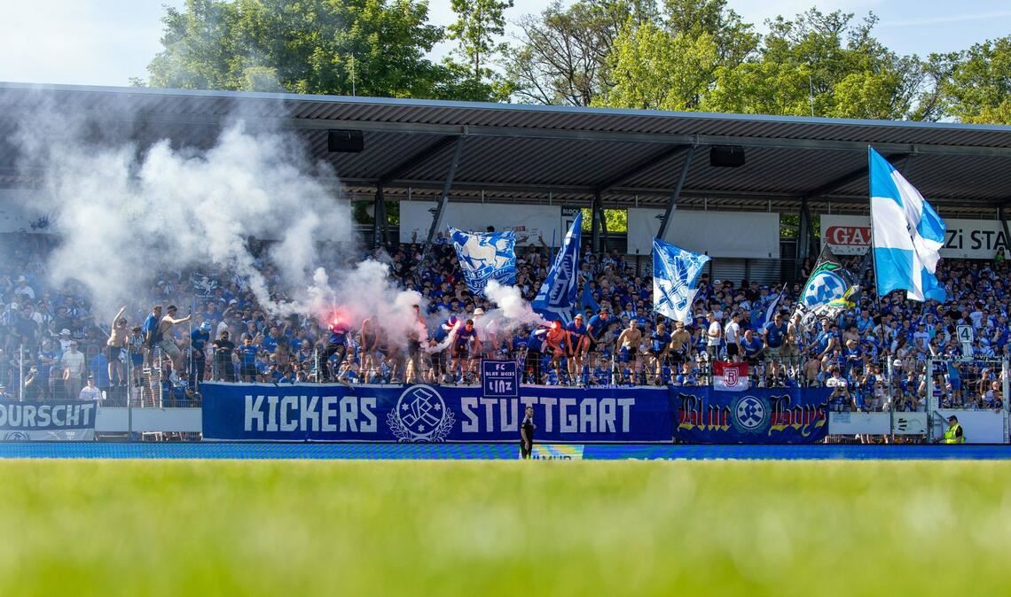 Das Zünden von Rauchpulver und Pyrotechnik  wird zur kommenden Saison weitere Sicherheitsmaßnahmen nach sich ziehen.