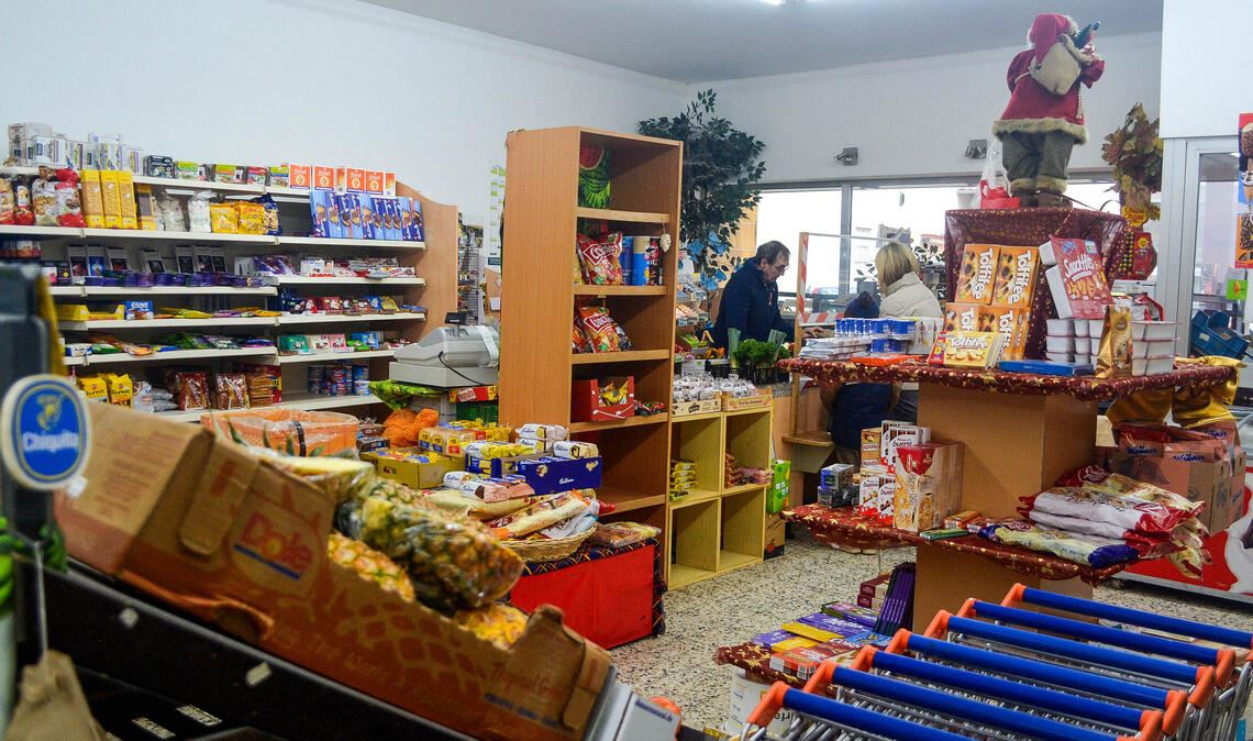 Das alteingesessene Geschäft gilt in Dürrmenz als wichtiger Pfeiler der Nahversorgung. Die Verhandlungen mit einem Nachfolger laufen. Fotos: Stahlfeld