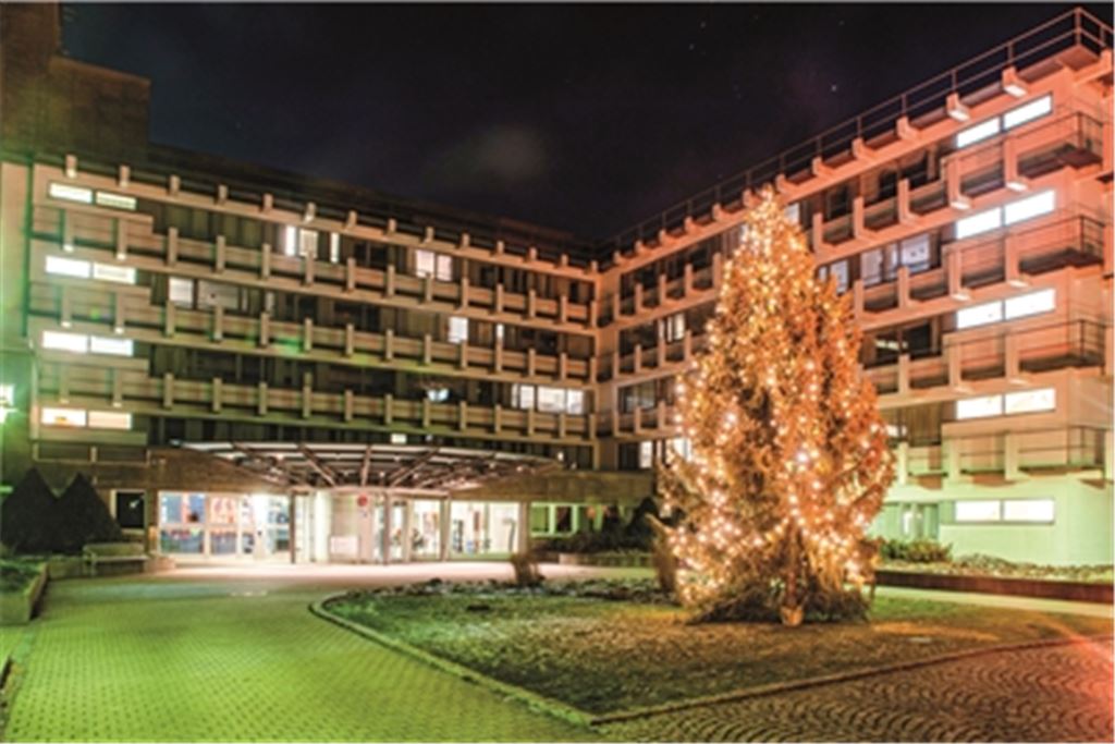 Das beschauliche Bild täuscht: Auch in den Enzkreis-Kliniken Mühlacker kämpfen Ärzte und Pflegekräfte mit besonderen Härten und Belastungen der Pandemie.Foto: Fotomoment