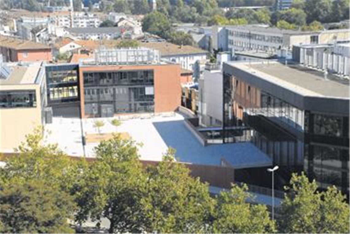 Das bislang einzige PPP-Projekt in der Region: Der 47-Millionen-Euro-Neubau der Alfons-Kern-Handwerkerschule in Pforzheim wurde mit Geldern von Stadt, Kreis und Land gefördert und vom privaten Investor BAM Deutschland gebaut. Bereits vor der Einweihung 2009 gab es dafür einen Innovationspreis, doch in jüngster Zeit mehren sich die Hinweise auf Mängel. Foto: privat