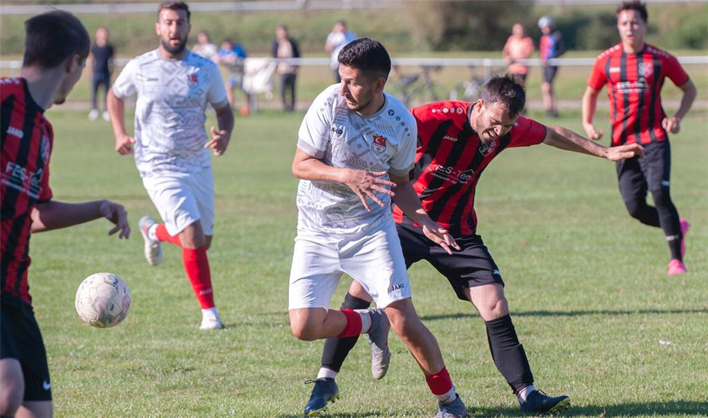 Das bislang letzte Spiel auf dem Enztal-Sportplatz: das 5:0 zwischen dem Türkischen SV und den Sportfreunden. Foto: Fotomoment