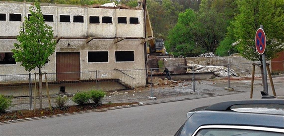 Das ehemalige BayWa-Gebäude in Maulbronn wird derzeit abgerissen. 