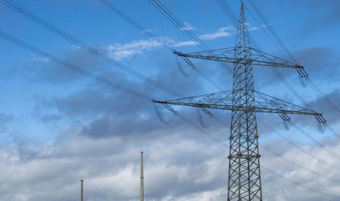 Das ehemalige Kernkraftwerk nach der Sprengung der Markanten Kühltürme. (Archivbild)