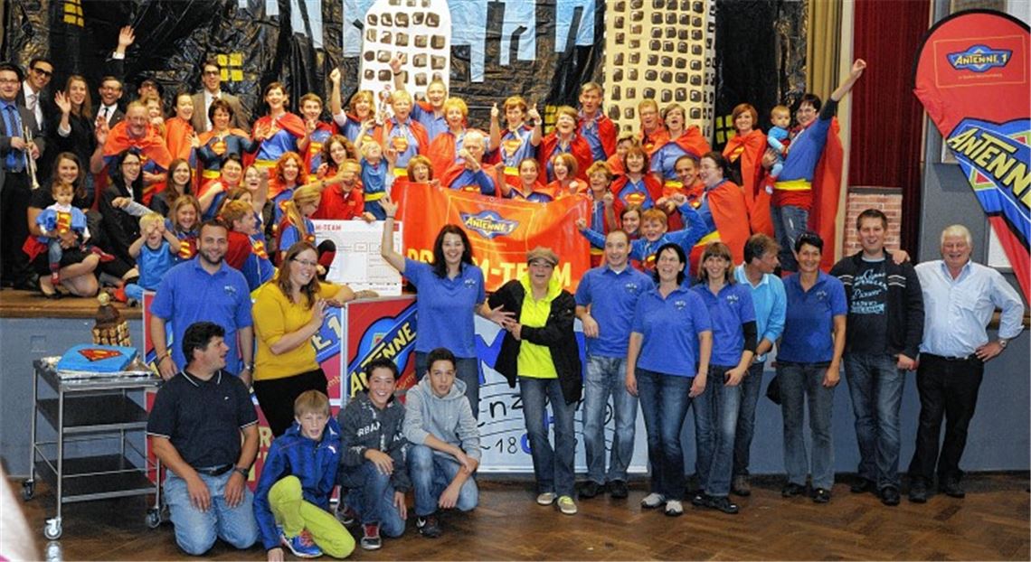 Das erfolgreiche Antenne 1 „Dream-Team“ des Musikvereins Enzberg jubelt über die erfolgreich bestandene „Superman“-Prüfung. Fotos: Fotomoment
