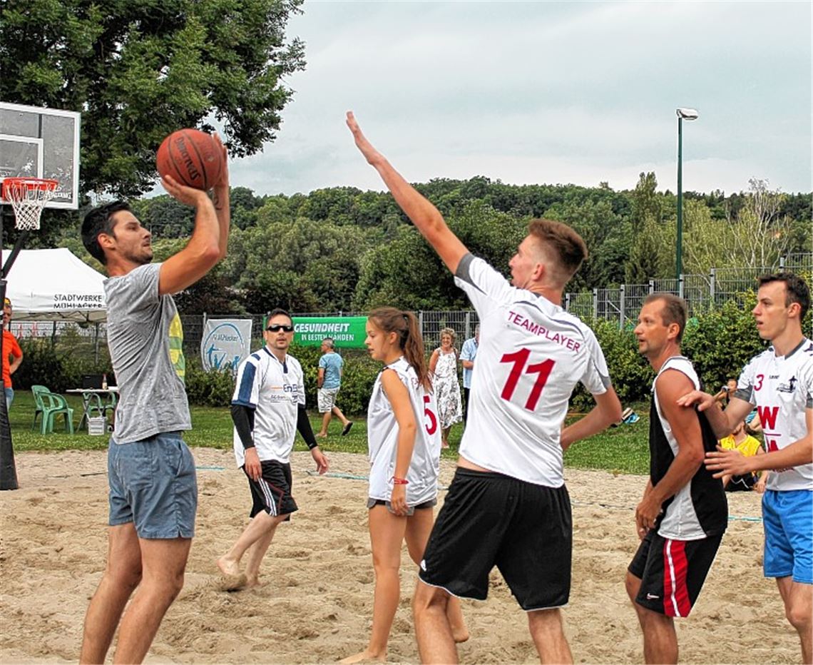 Beachbasketball lockt viele Teams