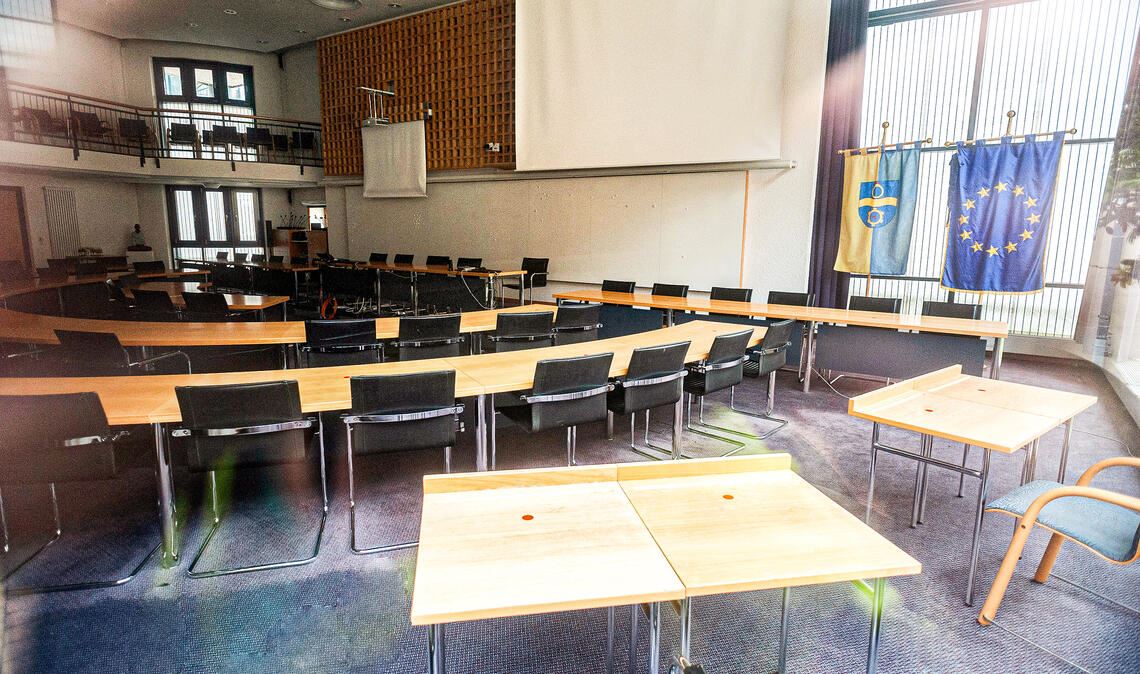 Das ganz große Stühlerücken bleibt nach der Gemeinderatswahl in Mühlacker aus. Trotzdem gibt es einige neue Gesichter im künftigen Gremium. Foto: Fotomoment