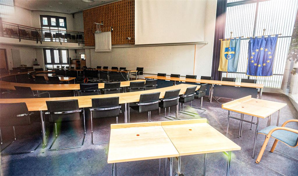 Das ganz große Stühlerücken bleibt nach der Gemeinderatswahl in Mühlacker aus. Trotzdem gibt es einige neue Gesichter im künftigen Gremium. Foto: Fotomoment