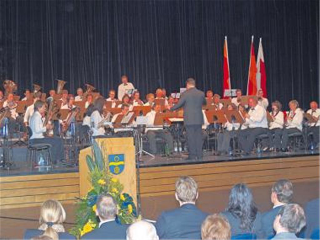 Das große Blasorchester des MV Enzberg übernimmt den musikalischen Part und eröffnet mit Pomp and Circumstances den Neujahrsempfang der Stadt Mühlacker. Foto: Filitz