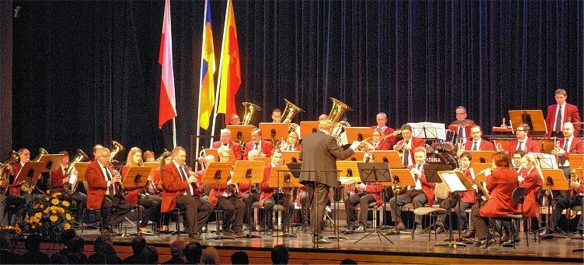 Das große Blasorchester des Musikvereins Mühlacker gestaltet das Neujahrskonzert im Mühlehof. Fotos: Stahlfeld