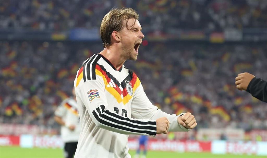 Das hat gepasst: Maximilian Mittelstädt jubelt nach seiner Vorarbeit 2:0 durch Florian Wirtz.