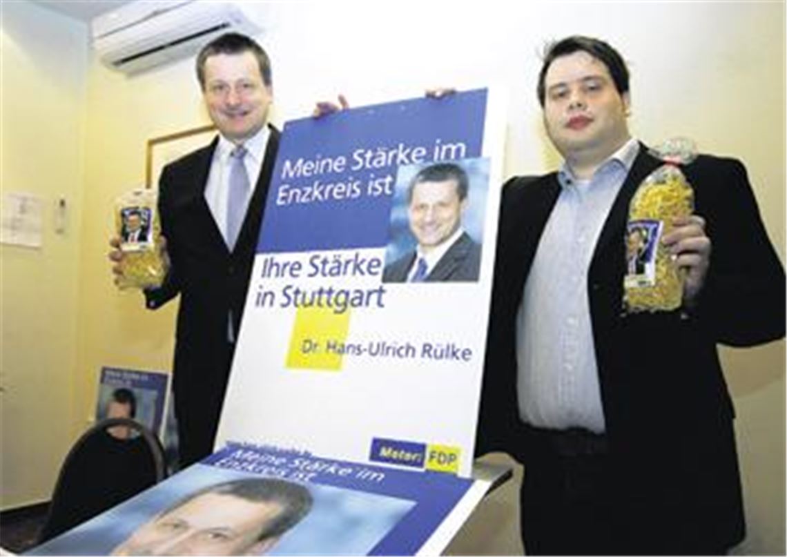 
Das neue Duo für die Verteidigung des FDP-Mandats für den Enzkreis: Landtagsabgeordneter und Fraktionsvorsitzender Dr. Hans-Ulrich Rülke (links) und Zweitkandidat Sven Gerst.
Foto: Kollros
