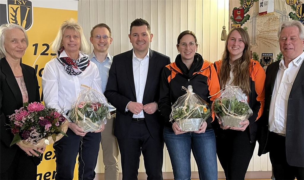 Das neue Präsidium: (v.li) Angelika Raith (Geschäftsstelle), Monika Michalek (Protokollantin), Achim Schober (Vizepräsident Finanzen), Tobias Vogt (Turngaupräsident), Simone Wünsch (Vizepräsidentin Kinderturnen), Anna-Lena Rogg (Fachgebietsvorsitzende Kinderturnen) und Jochen Wörner (Vizepräsident Marketing und Kommunikation). Es fehlen Patrick Aßmuth (Vizepräsident Jugendturnen) und Frank Ehmann (Beisitzer).