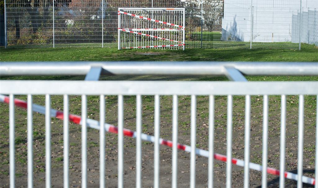 Das richtige Krisenmanagement? In den Hoch-Zeiten der Pandemie – hier im November 2020 – sind, um Kontakte zu vermeiden, sogar Bolzplätze und Spielplätze gesperrt. Foto: Archiv