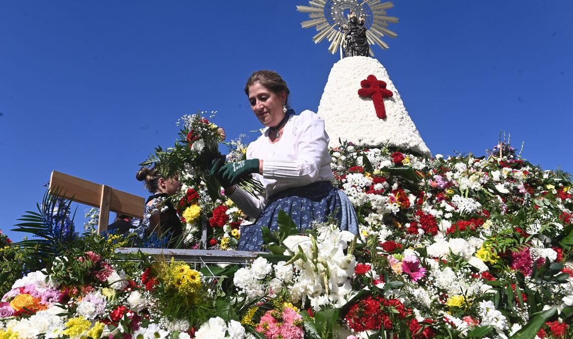Bilder des Tages Das traditionelle Blumenopfer zu Ehren der Jungfrau von Pilar ist das Hauptereignis der Fiestas del Pilar.