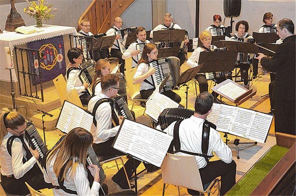 Publikum feiert Orchester und Solisten