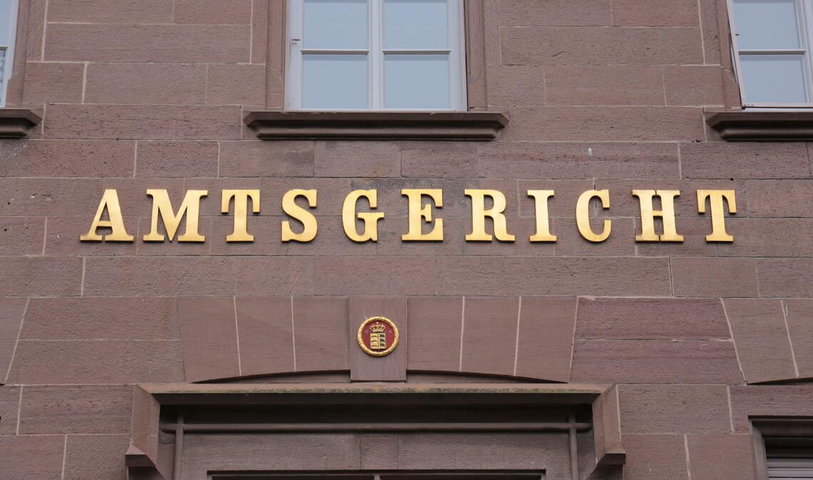 Dass der Prozess für den Angeklagten trotzdem gut ausging, hat er der Jugendgerichtshilfe zu verdanken, die bei ihm noch die Anwendung des Jugendstrafrechts empfahl, weil er „mit 18 Jahren noch kein eigenes etabliertes Leben geführt hat“. Symbolfoto: Archiv