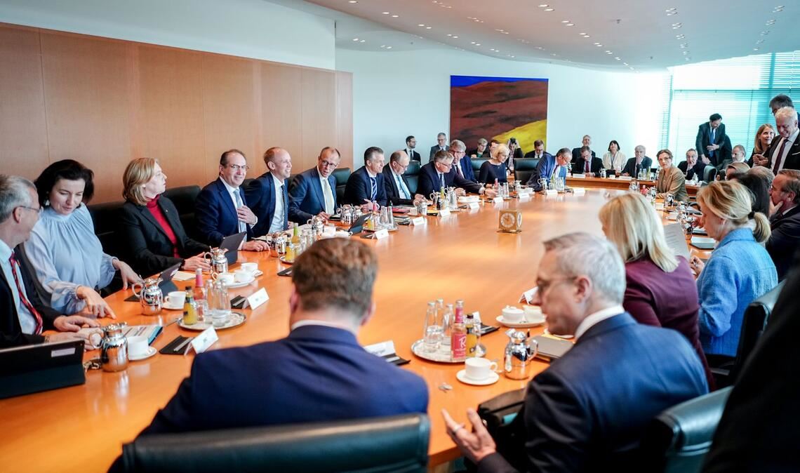 Dass die Entscheidungen der aktuellen Bundesregierung zu den wesentlichen Ursachen für die Konjunkturschwäche zählt, denken 39 Prozent der Bundesbürger. (Archivfoto)